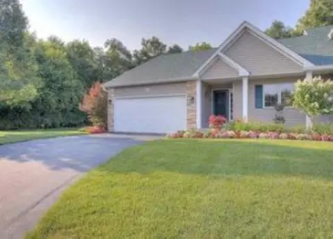 4955 Streamside Dr, Loves Park, IL 61111