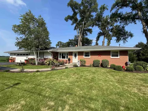 5989 Kelly Rd, Rockford, IL 61102