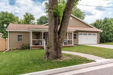 420 Jackson St, Pecatonica, IL 61063 photo 3