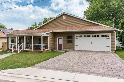 420 Jackson St, Pecatonica, IL 61063