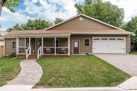 420 Jackson St, Pecatonica, IL 61063 photo 2