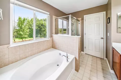 Bath - 618 Stearn Dr, Genoa, IL 60135 photo 4 of 5