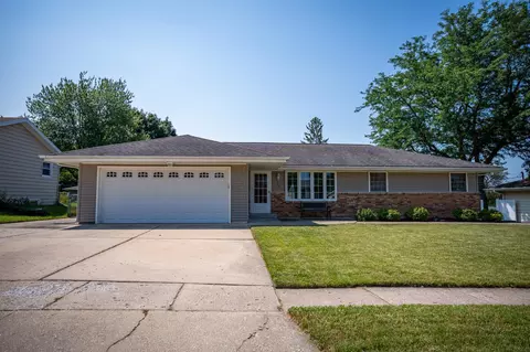 318 W 1st St, Stillman Valley, IL 61084