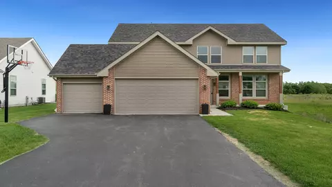 736 Biscayne Pl, Roscoe, IL 61073