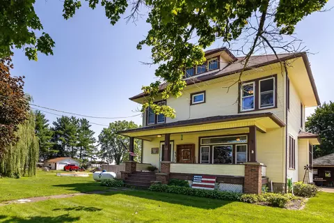 312 N Maple St, Apple River, IL 61001