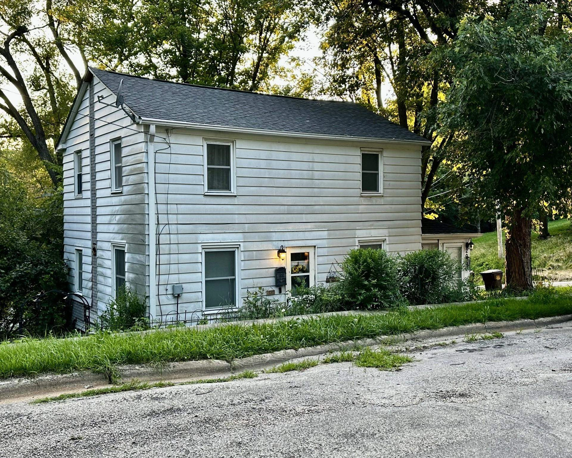 208 N Carroll St