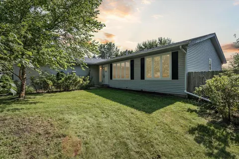 9903 Clay Ct, Roscoe, IL 61073