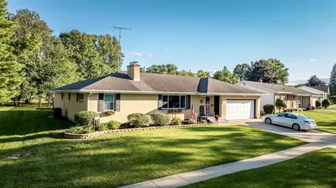 1615 Valleyview Dr, Freeport, IL 61032 photo 3