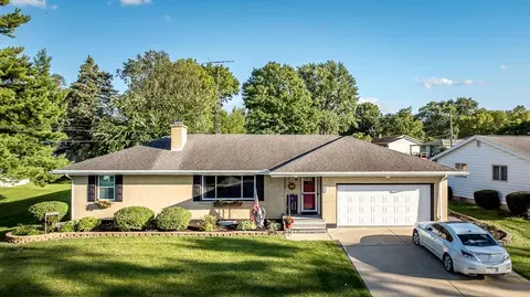 1615 Valleyview Dr, Freeport, IL 61032 photo 2