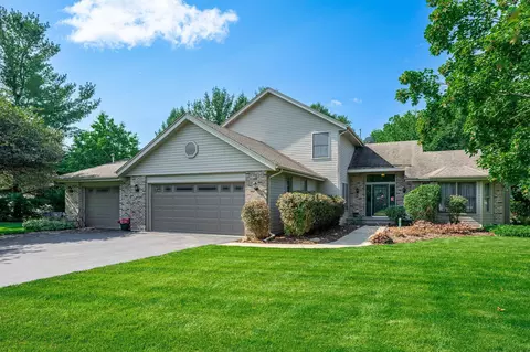 7457 Joy Ln, Roscoe, IL 61073