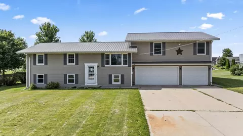 101 W Walgren Rd, Pearl City, IL 61062