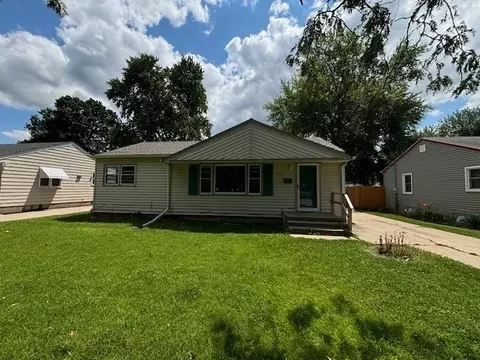 2004 Pearl Ave, Rockford, IL 61103