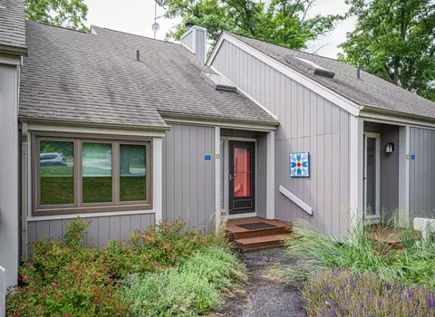 13 Cedar Bluff Ln, Galena, IL 61036