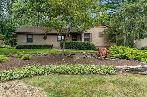 220 Hilton Ave, Rockford, IL 61107