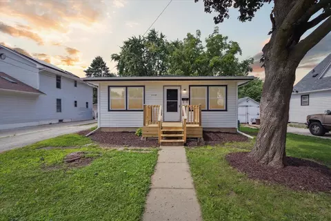 1114 Oakley St, Belvidere, IL 61008