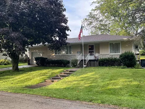419 Pleasant St, Elizabeth, IL 61028