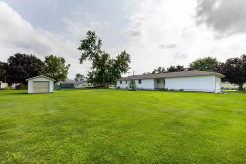 Exterior - 108 N Beebe St, Warren, IL 61087 photo 2 of 5