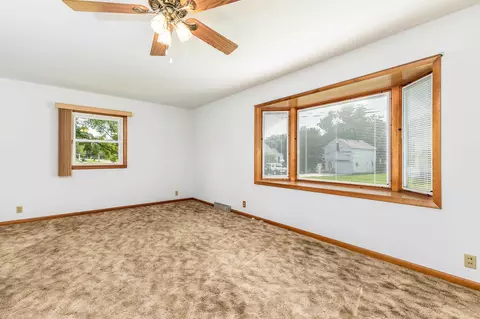 Living - 108 N Beebe St, Warren, IL 61087 photo 2 of 3