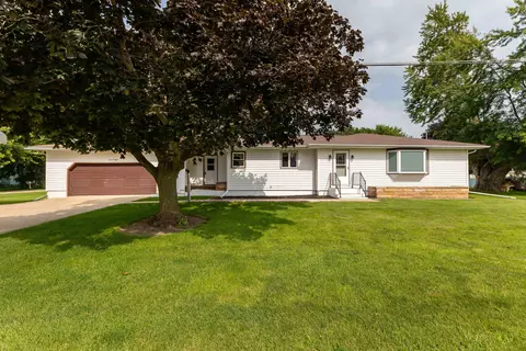 108 N Beebe St, Warren, IL 61087