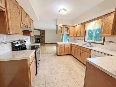 2034 Cimarron Dr, Freeport, IL 61032 photo 8