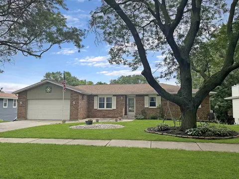 2034 Cimarron Dr, Freeport, IL 61032