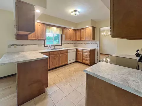 2034 Cimarron Dr, Freeport, IL 61032 photo 6