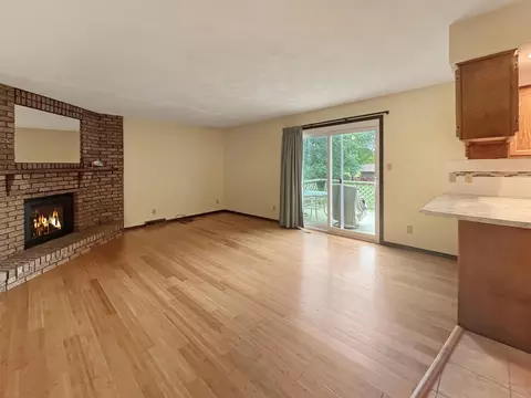 2034 Cimarron Dr, Freeport, IL 61032 photo 5