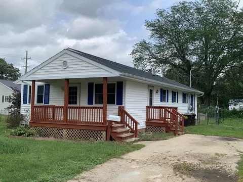751 N Waddell Ave, Freeport, IL 61032