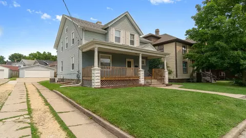 2022 Charles St, Rockford, IL 61104