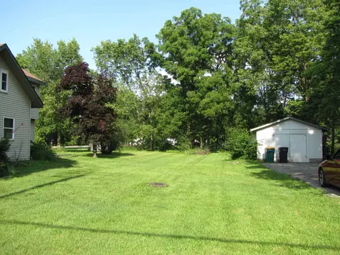 Exterior - 10861 Main St, Roscoe, IL 61073 photo 4 of 9