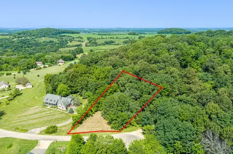 12 Saddleback Dr, Galena, IL 61036