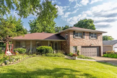 2804 Carmac Rd, Rockford, IL 61101
