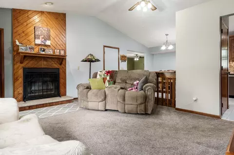 11178 Cedar Brook Rd, Roscoe, IL 61073 photo 6
