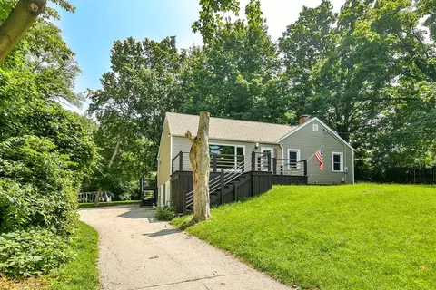 7231 Forest Hills Rd, Loves Park, IL 61111