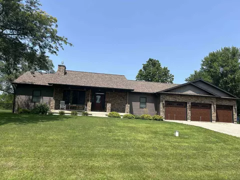 2506 Hubbard Rd, Sterling, IL 61081