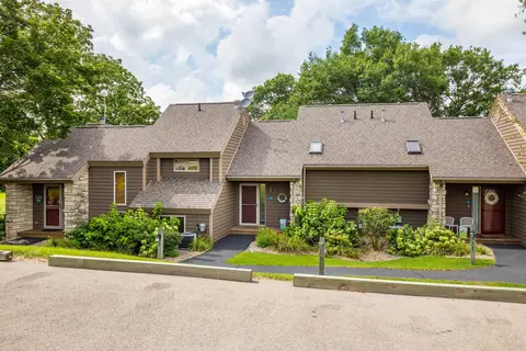 114 E Point Dr, Galena, IL 61036