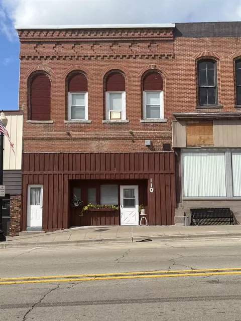 110 E Main St, Warren, IL 61087