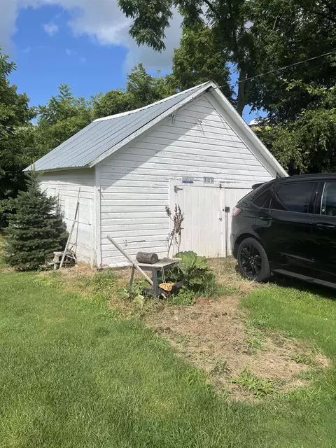 110 E Main St, Warren, IL 61087 photo 3
