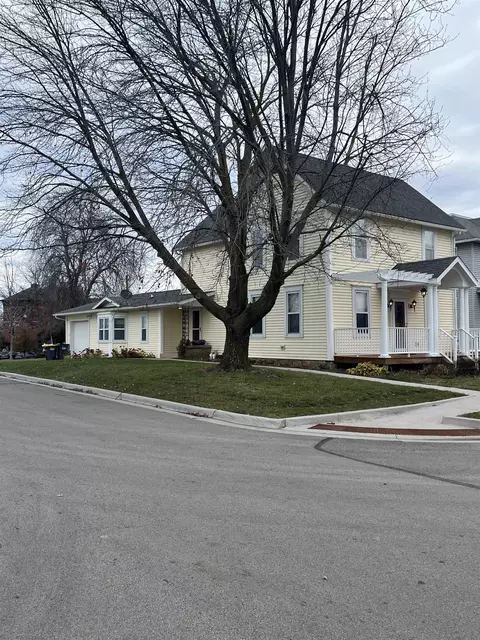322 W Catlin St, Elizabeth, IL 61028