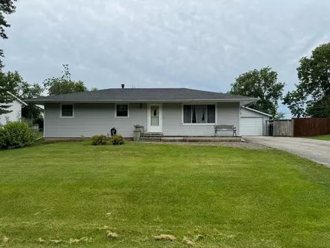902 Iroquois Ave, Rockford, IL 61102