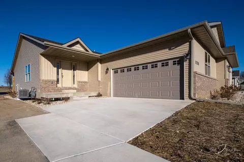 3236 W Rye Ridge Trl, Freeport, IL 61032