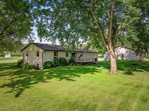 2389 Sunset Dr, Freeport, IL 61032 photo 32