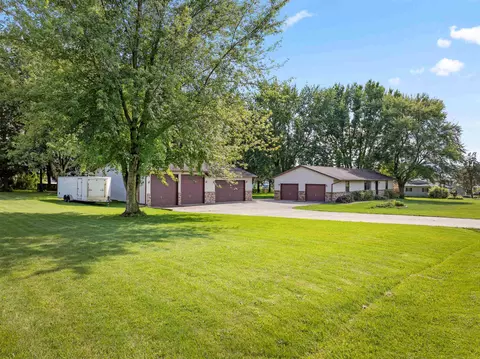 2389 Sunset Dr, Freeport, IL 61032 photo 3