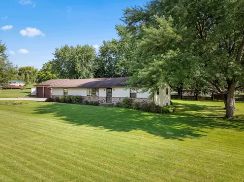 2389 Sunset Dr, Freeport, IL 61032 photo 34
