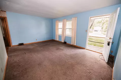 Living - 1435 Winter Dr, Freeport, IL 61032 photo 1 of 7