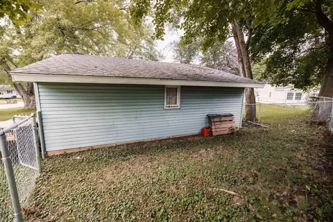Exterior - 1435 Winter Dr, Freeport, IL 61032 photo 5 of 6