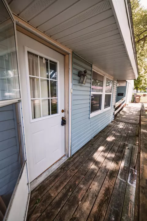 Exterior - 1435 Winter Dr, Freeport, IL 61032 photo 2 of 6