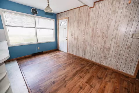 Living - 1435 Winter Dr, Freeport, IL 61032 photo 4 of 7