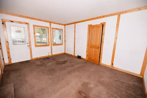 Living - 1435 Winter Dr, Freeport, IL 61032 photo 7 of 7
