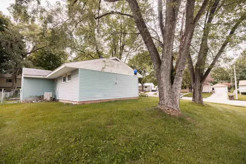 Exterior - 1435 Winter Dr, Freeport, IL 61032 photo 6 of 6